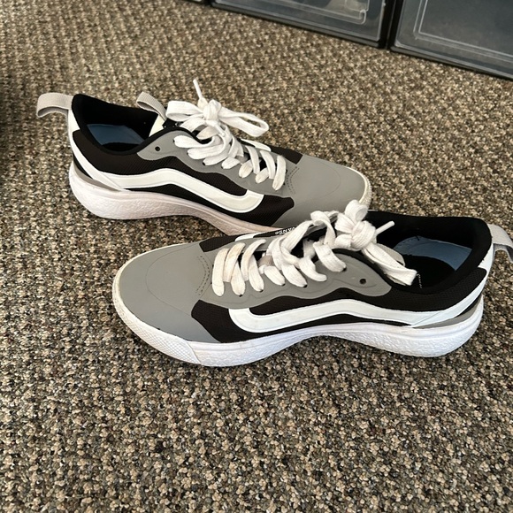 Vans - Picture 4 of 6